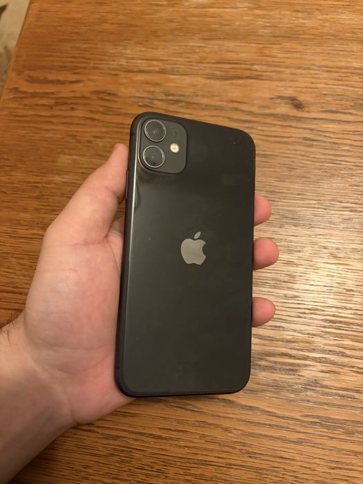 Vand Iphone 11 in stare foarte buna