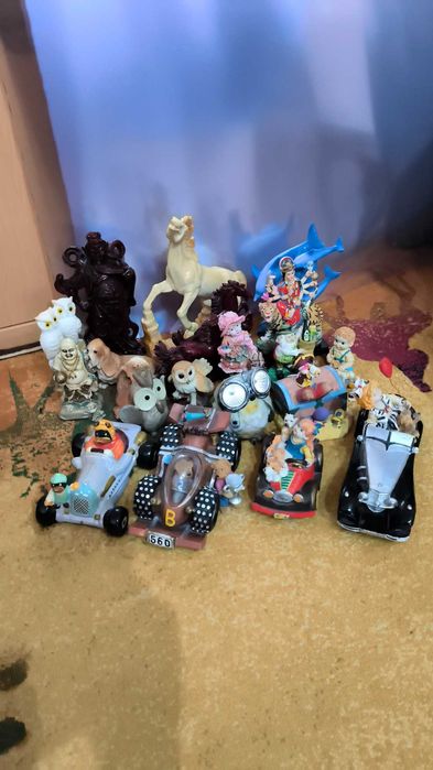 Diferite Figurine din Piatra si Rasina