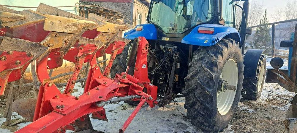 Traktor New Holland   Трактор