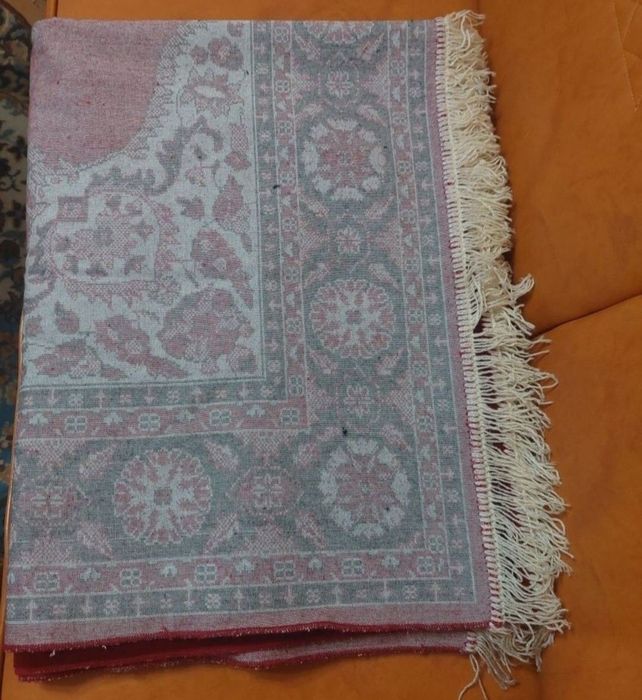 Cuvertură pat nouă. Dețin 2 bucăți. 200 lei bucata !