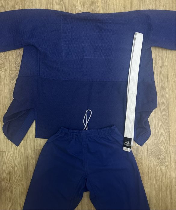 Продается дзюдоги комплект(форма для дзюдо)