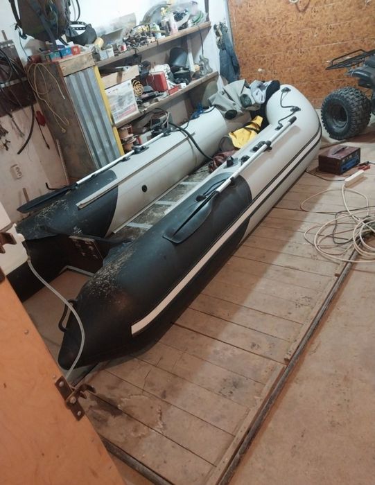 Лодка с мотороом