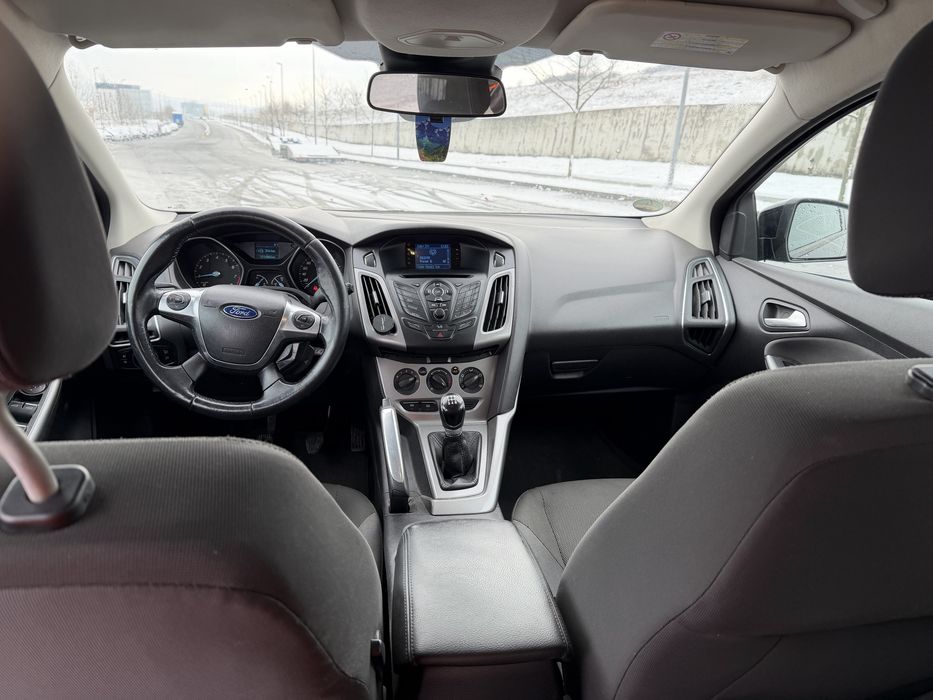 FORD Focus 2011 — imagine 5