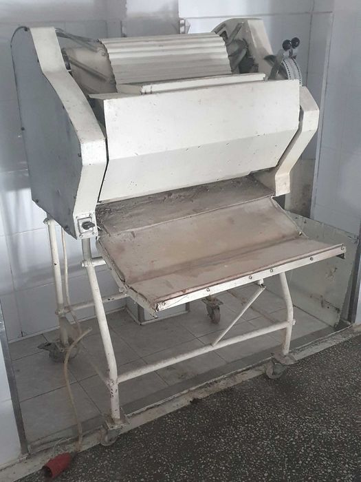 Mașină de modelat pâine (franzelă)