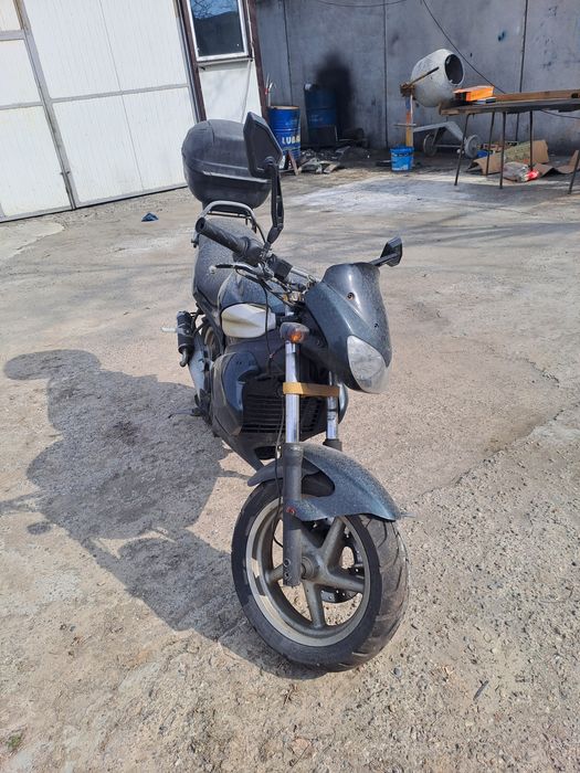 Vand 3 scutere 600 euro negociabil.