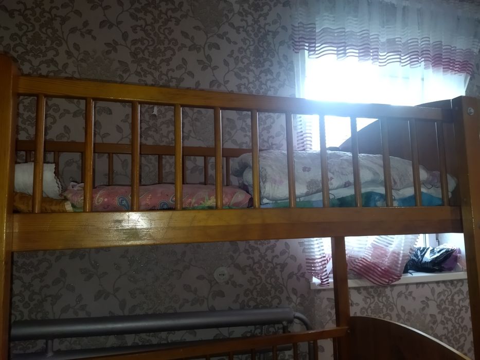 Двухярусная кровать из дерево