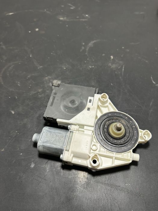 Motoras macara geam stanga fata Vw golf 5 passat b6 golf 6 seat leon