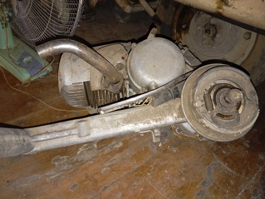 Продам корпус от мотороллера.отдельно мотор.