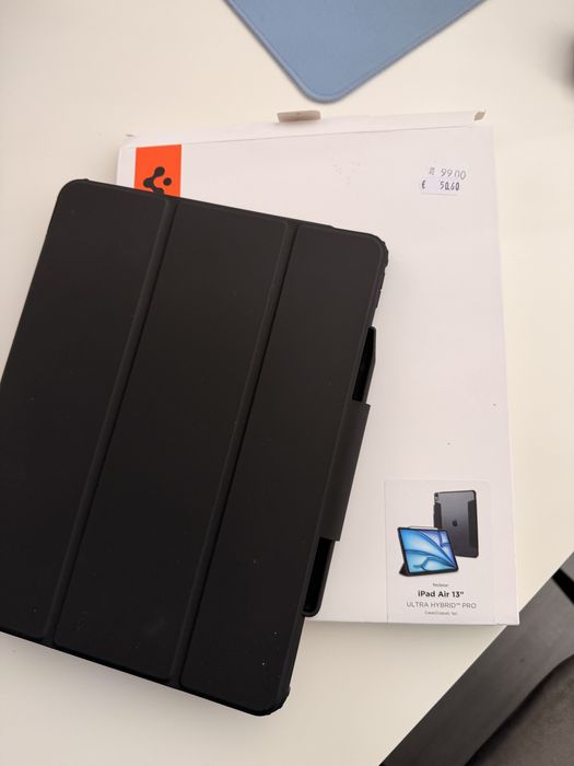 Spigen кейс за iPad Air 13 инча