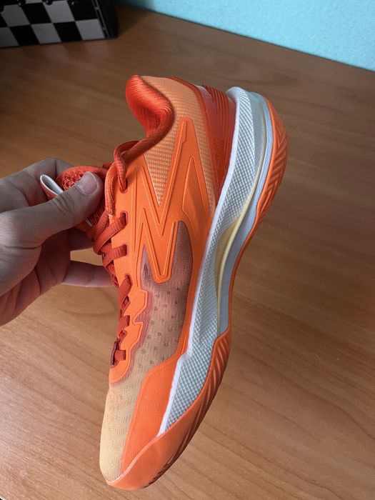 Волейбольная кроссовка