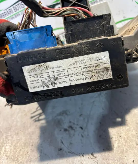Panou sigurante si relee 00 421 261 A Renault Laguna 2000