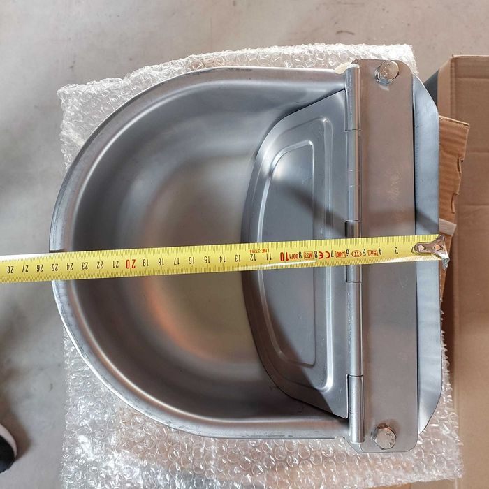 Автоматична поилка с купа от неръждаена стомана и обем от 2.5 литра