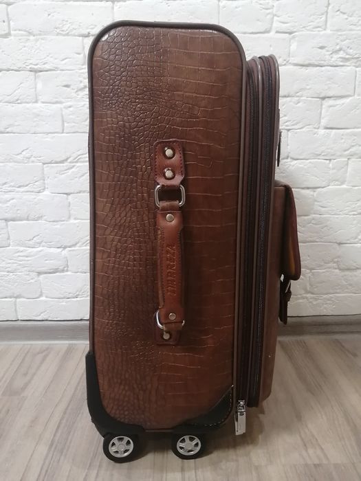 Продам чемодан из эко-кожи