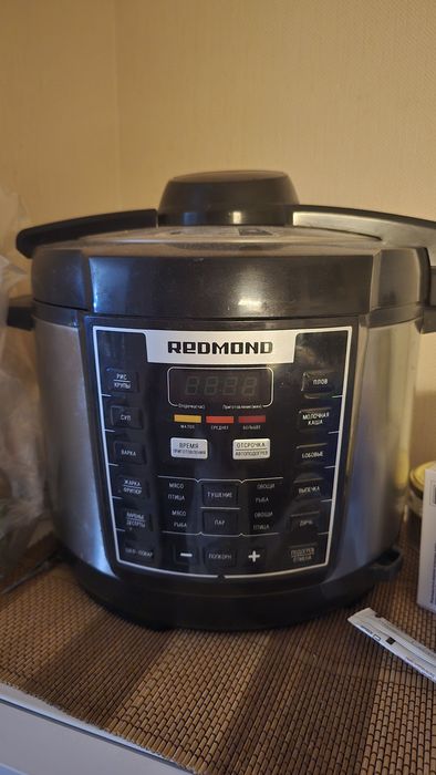Мультиварка Redmond RMC-M110