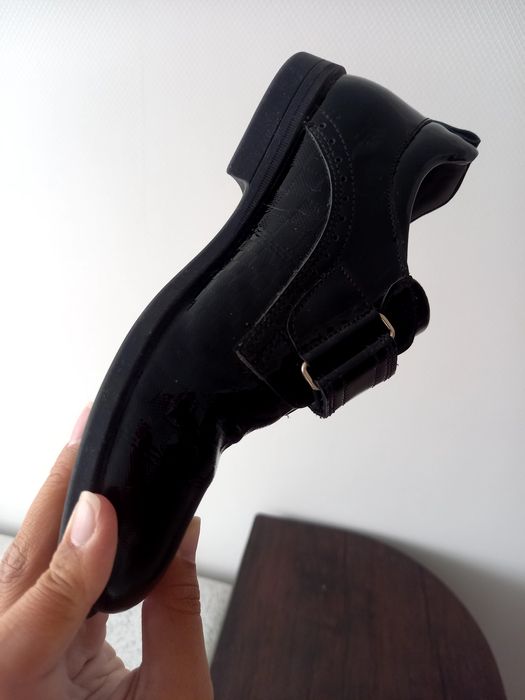 Продам туфли школьные срочно