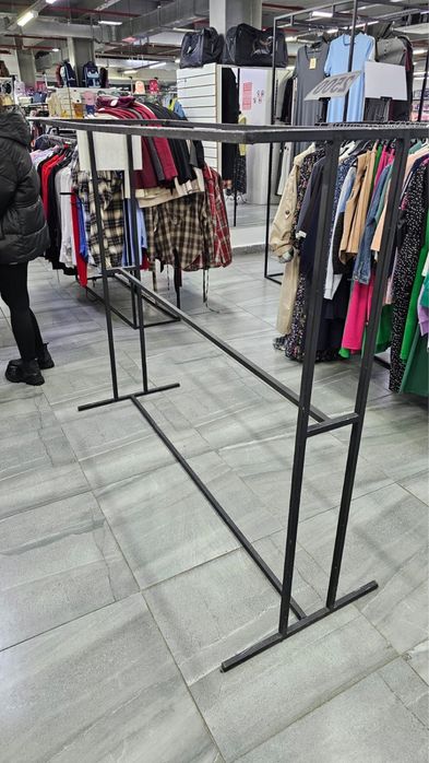 Металлические стойки для одежды ,для магазина / шоурума