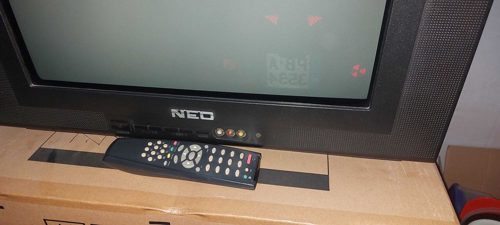 Телевизор "NEO" 21 инча работещ.
