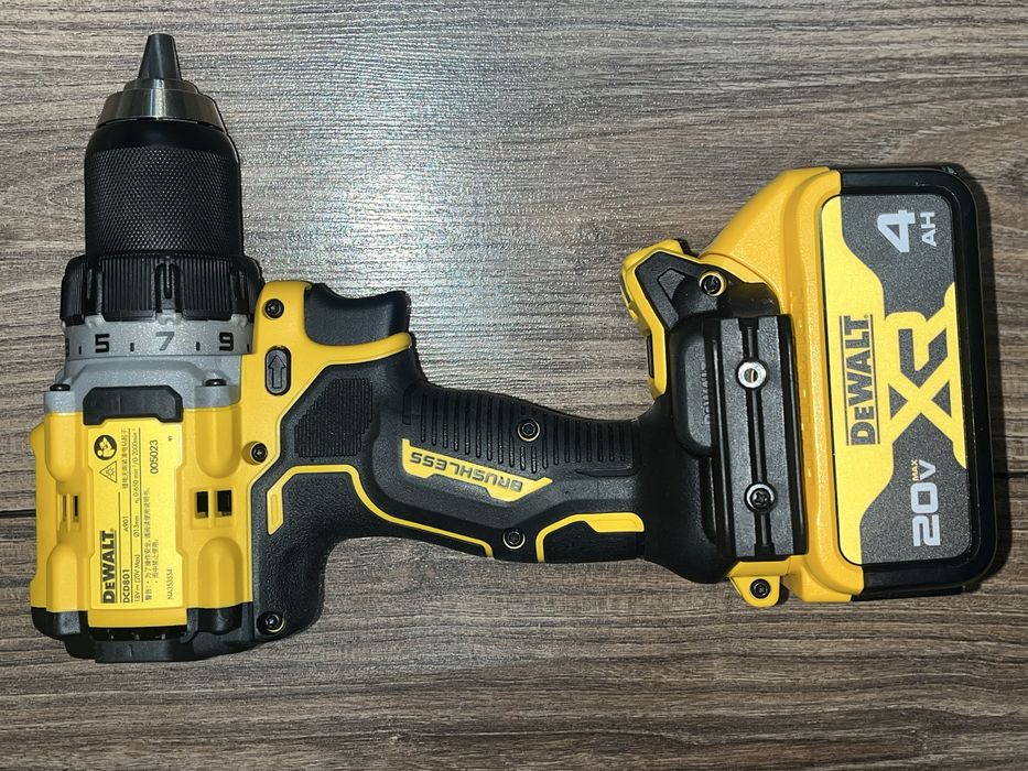Продам шуруповерт DeWALT DCD801
