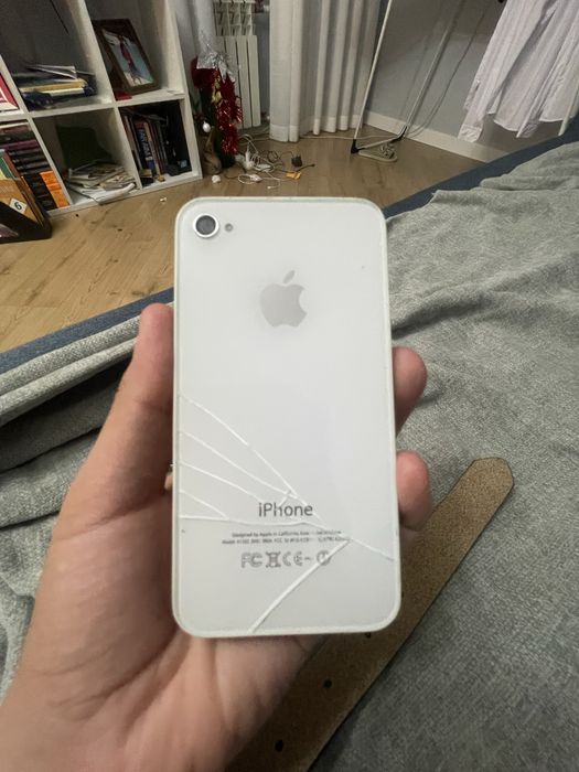 iPhone 4 на запчасти,типо контролерр зарядки,аккамулятор,