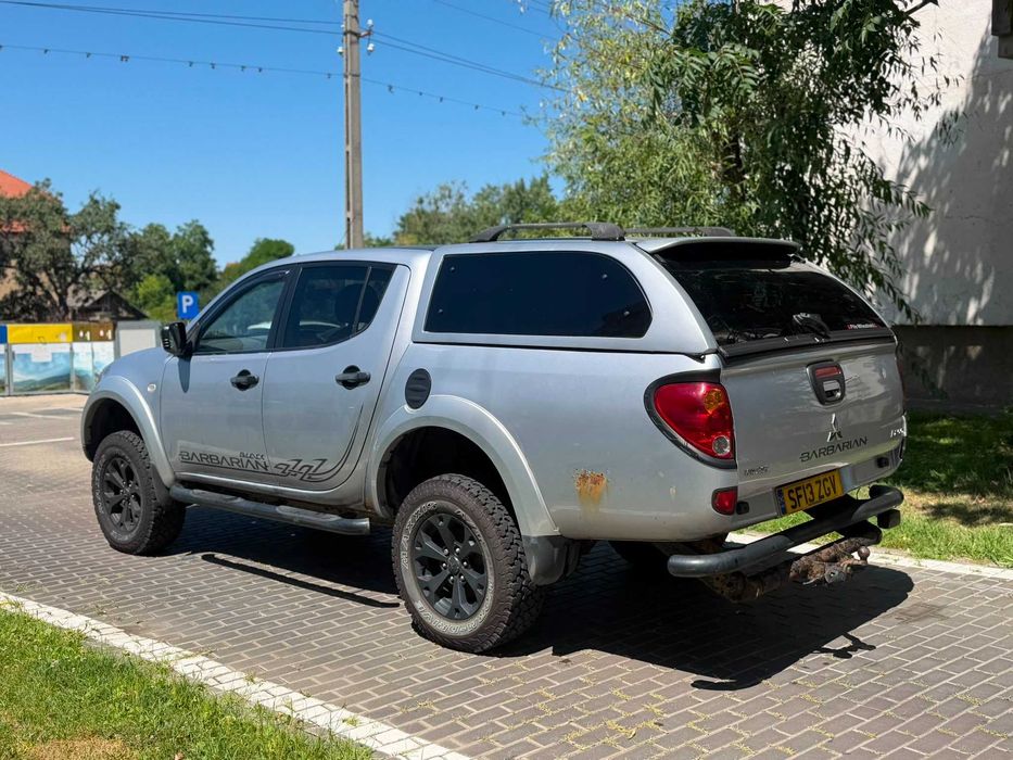 Mitsubishi L200 BARBARIAN BLAC 4X4 2013