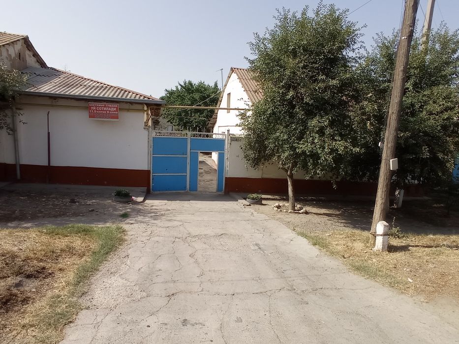 Uy sotiladi  12sotik Bektemir tumani furqat ko'cha15 YO'LNI yuzi