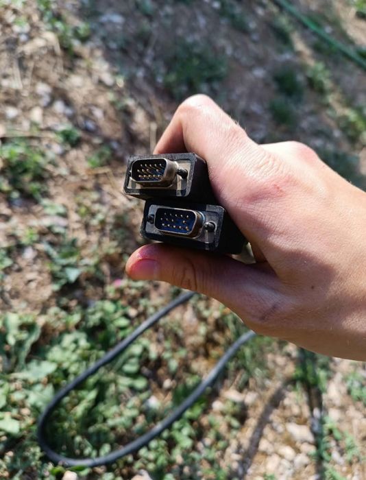 Продавам VGA кабел
