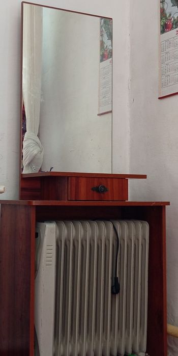 Продам туалетный столик в идеальном состоянии