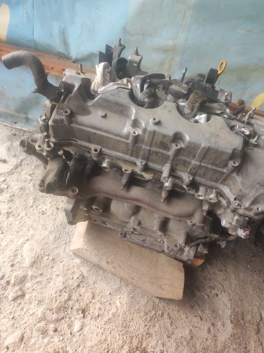 De vînzare  2 motoare Toyota RAV4 .