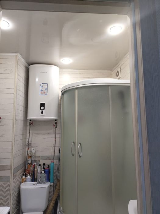 Продам 1 комн квар. 9-17,  1. этаж.