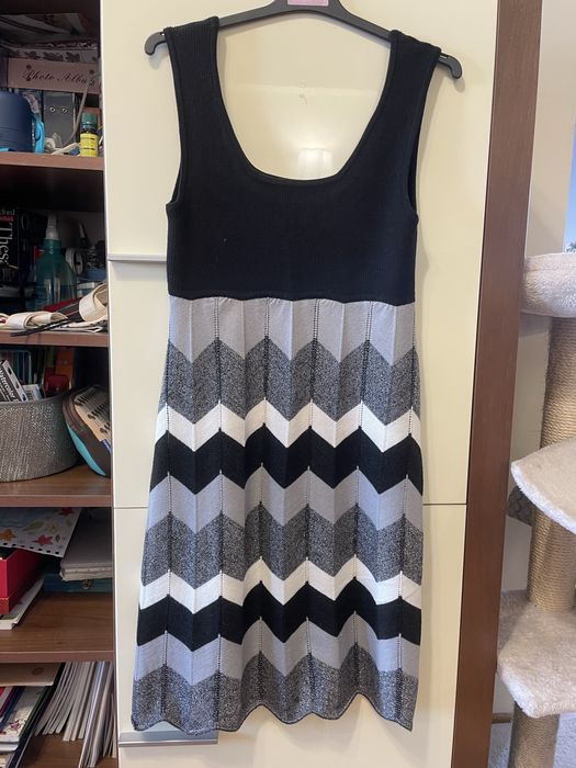 Rochie alb cu argintiu si negru