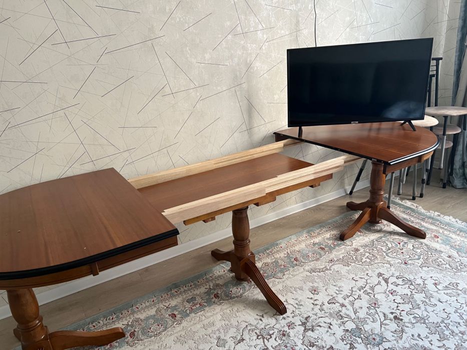 Стол для гостиной