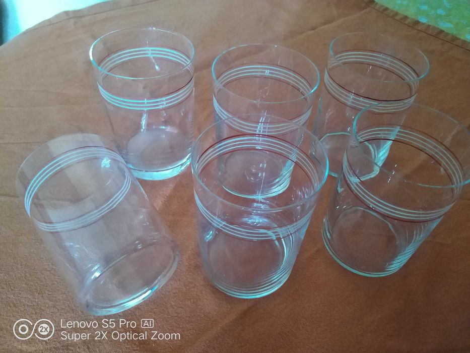 Комплект от няколко стъклени чаши