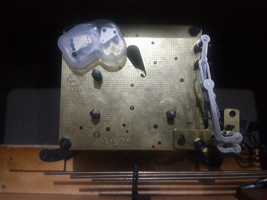 Часы весна с боем.