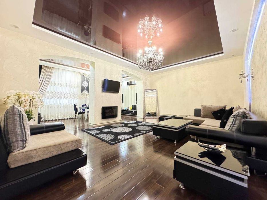 4х комнатная квартира 170м2 + 100м2 мансарда Мирабад метро Ойбек: