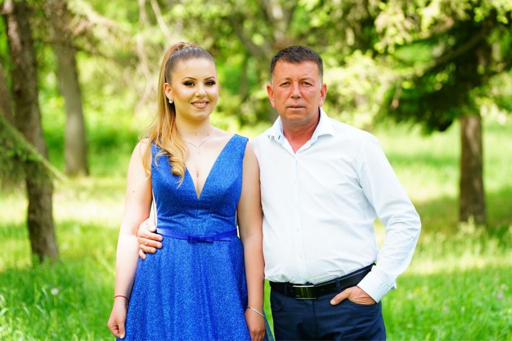 Официална рокля.