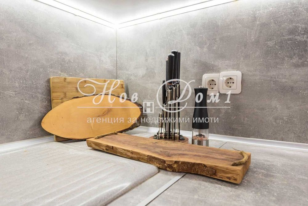 Продава се Тристаен апартамент в Варна, Победа - 140 кв.м за 2143 €/кв.м - Снимка #3