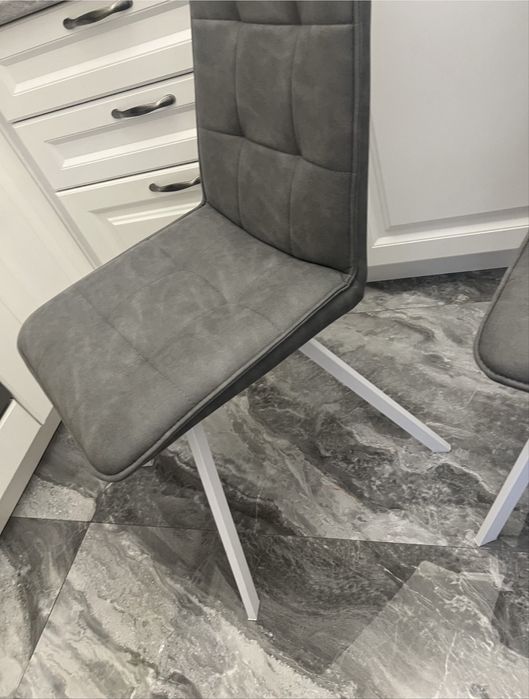 Стулья 4 штуки по 30000 за стул