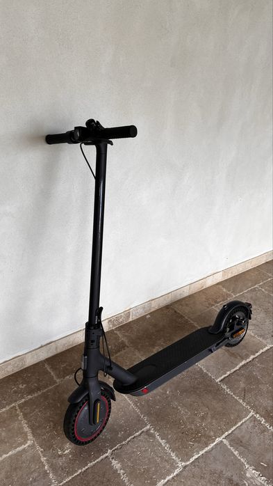 Trotinetă Electrică Xiaomi – Perfect Funcțională (Frâne Bune, Viteza 25 km/h)