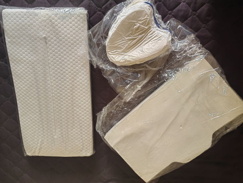 Продавам комплект ортопедични възглавници и коректор за гърба и стойка