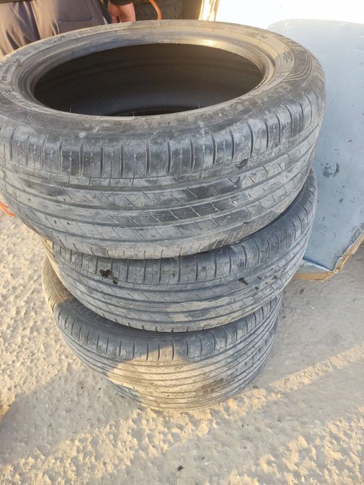 Шина 215/55R17  продам