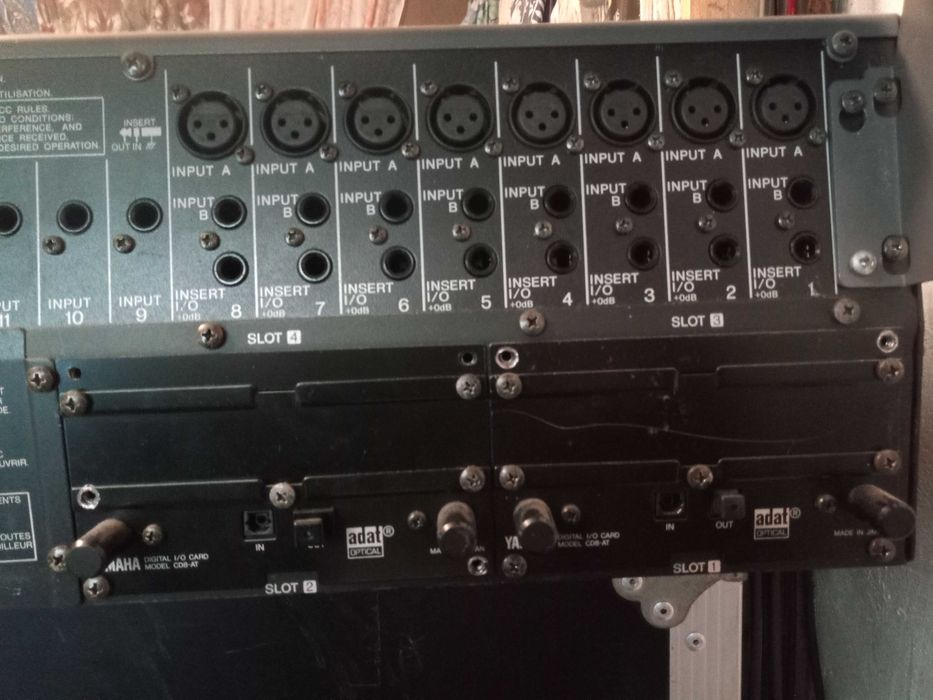 Дигитален пулт Yamaha 02R