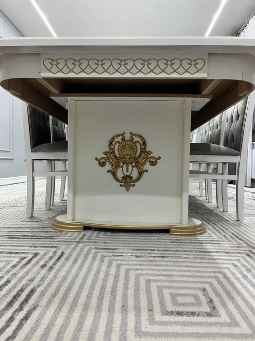 Стол со стульями