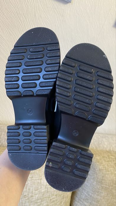 Продам школьные туфли