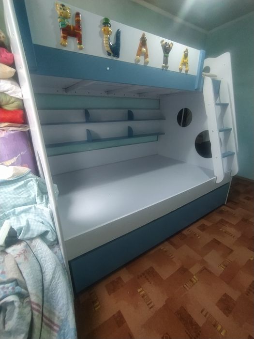 Двухъярусная кровать