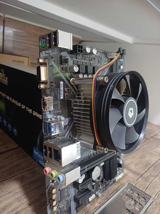 Комплект: Gigabyte H310M + Intel Core i5-9400F + Кулер.