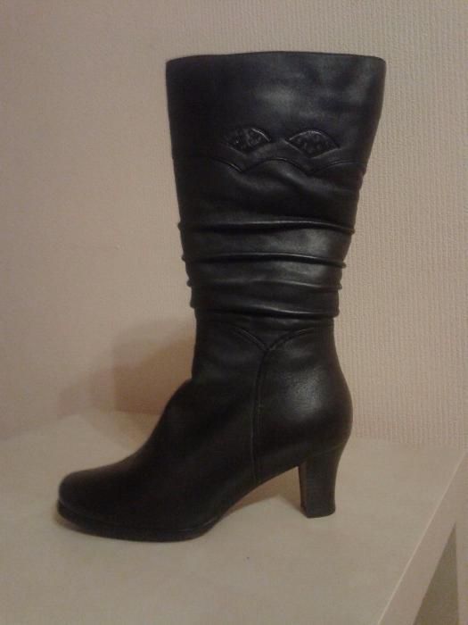 Продам женские сапоги