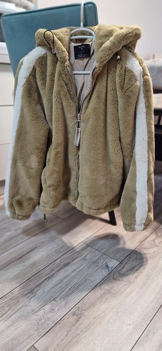 Пухено яке Bershka, размер С/М