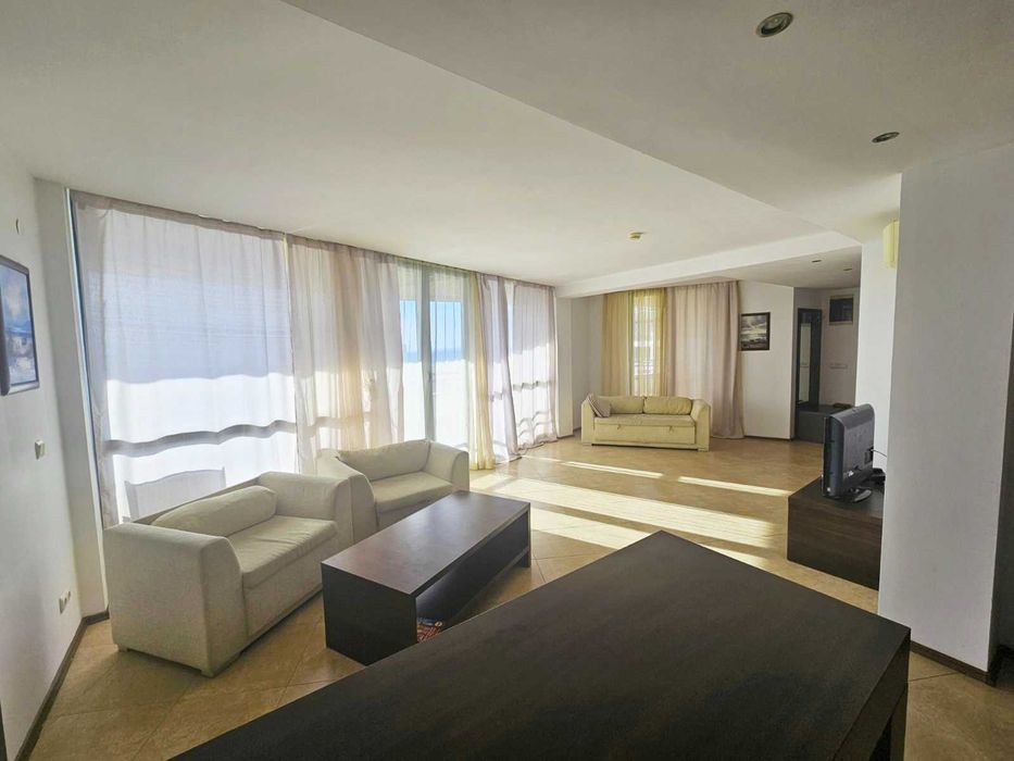 Двустаен апартамент на първа линия в Балчик с морска панорама