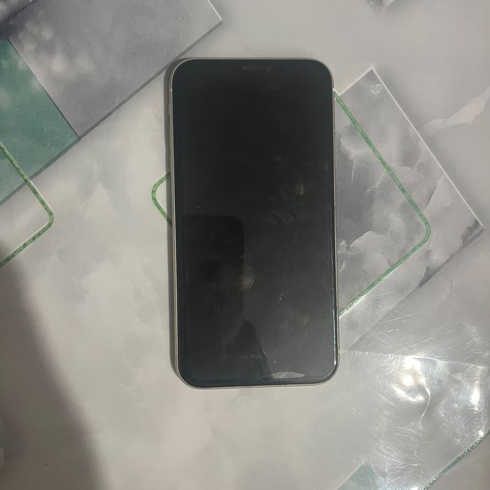 срочно продам 11 айфон