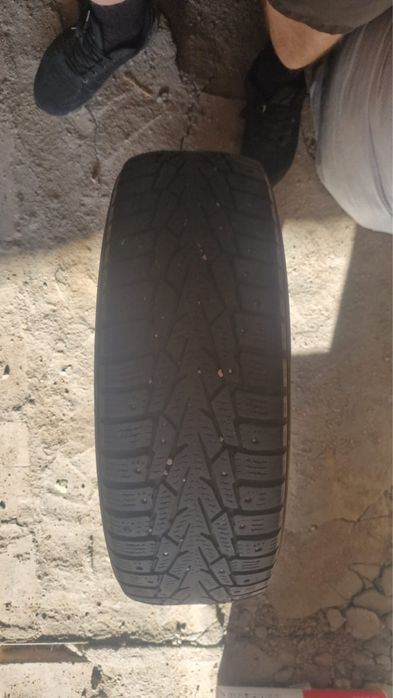 Продам резину 2 зимный 1 летний